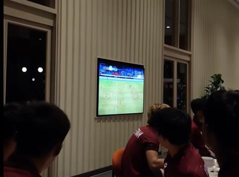 U22 Việt Nam tiếp lửa cho tuyển nữ trong ngày nghỉ tại Bangkok